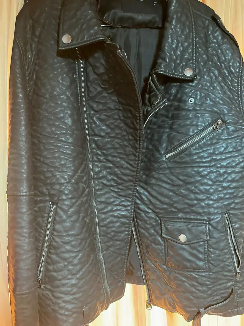 Chaqueta de cuero negra estilo biker - 1