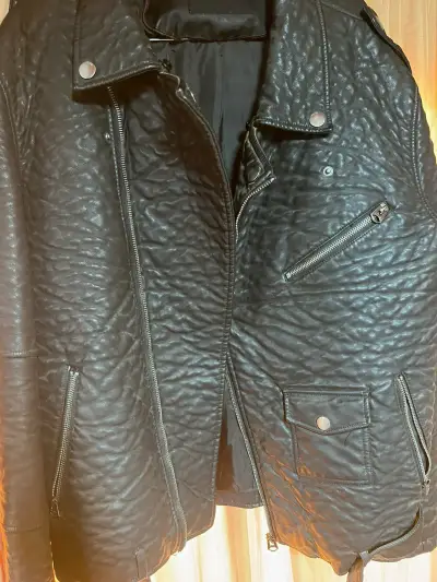 Chaqueta de cuero negra estilo biker - miniatura 2