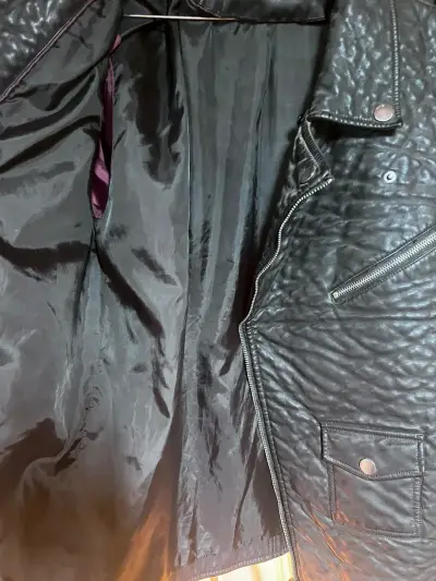 Chaqueta de cuero negra estilo biker - miniatura 3