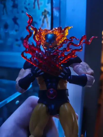 Figura de acción de hellverine Marvel - miniatura 1