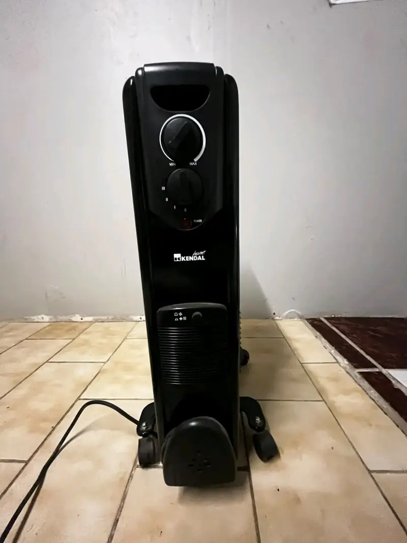 Calefactor eléctrico Kendal negro con termostato - 1