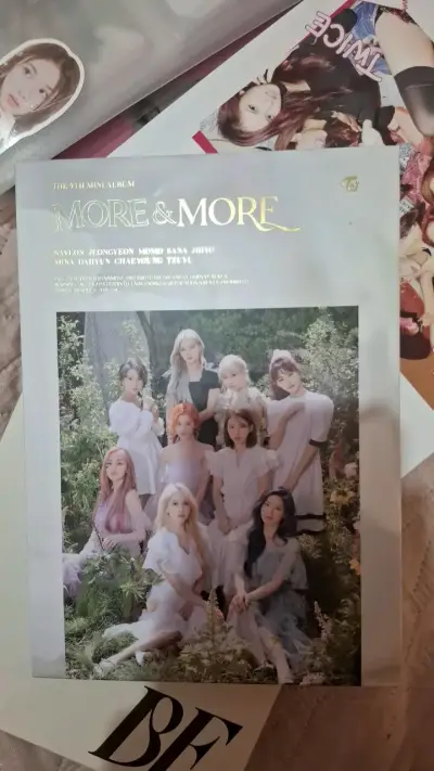 Álbum de música 'More & More' de TWICE - miniatura 1