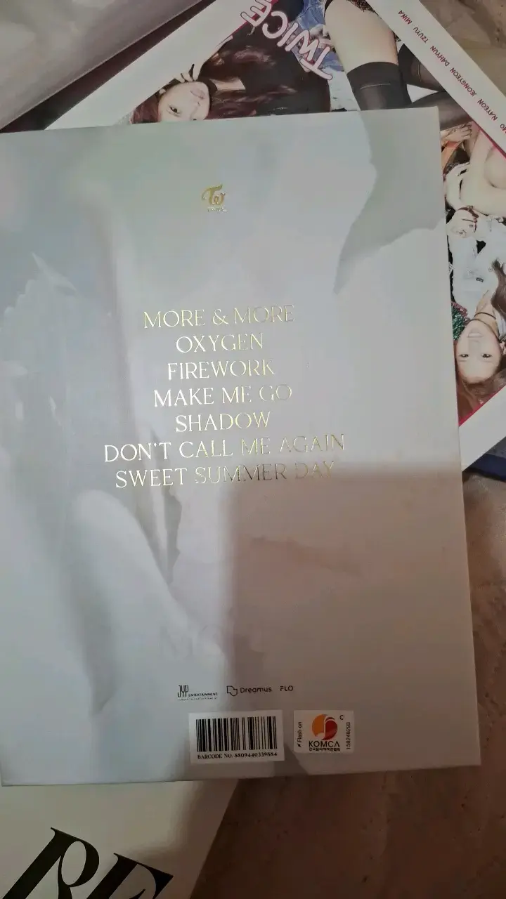 Álbum de música 'More & More' de TWICE - 2