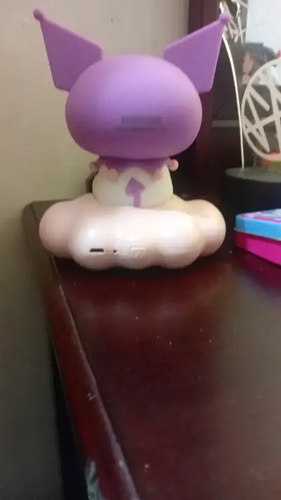 Lámpara LED de personaje morado - miniatura 3