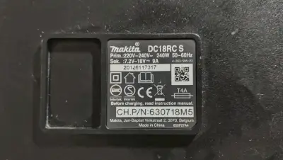 Cargador de Baterías Makita DC18RC - miniatura 2