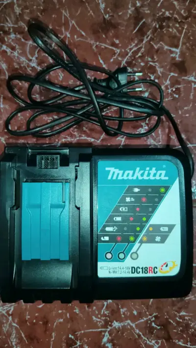 Cargador de Baterías Makita DC18RC - miniatura 3