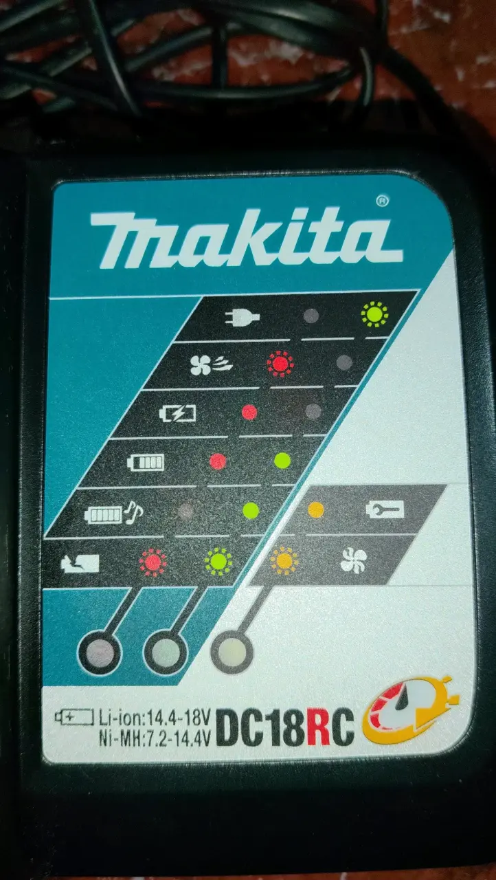Cargador de Baterías Makita DC18RC - 4