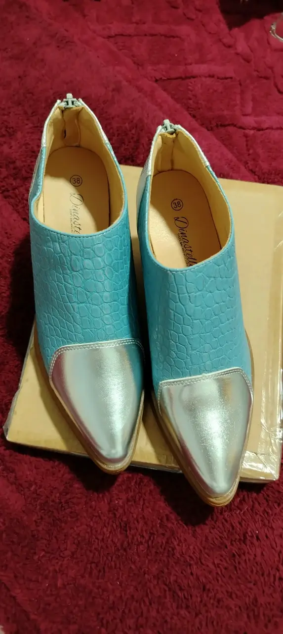 Zapatos de mujer azul con punta plateada talla 38