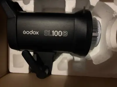Luz de Video Godox SL100D con Accesorios - miniatura 3