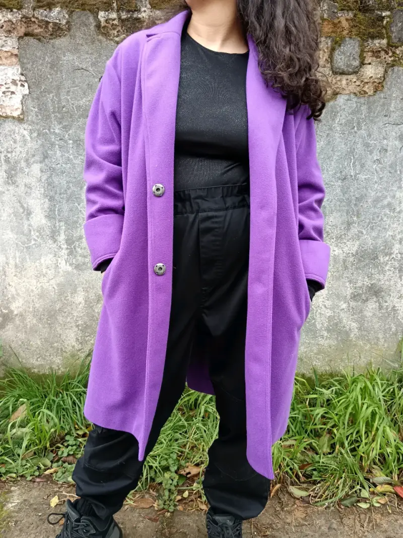 Abrigo largo de lana en colores morado y verde - 1