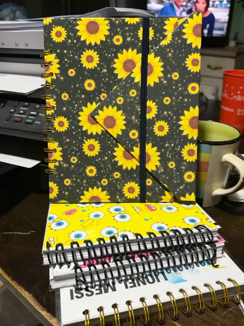 Cuadernos espiral con diseños variados - 3