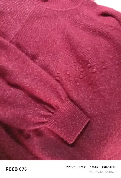 Suéter burdeos de punto suave para mujer - miniatura 2