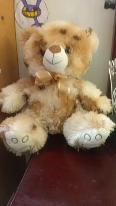 Peluche de oso marrón con lazo - miniatura 1