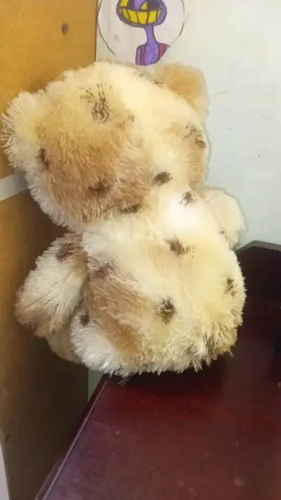 Peluche de oso marrón con lazo - miniatura 2