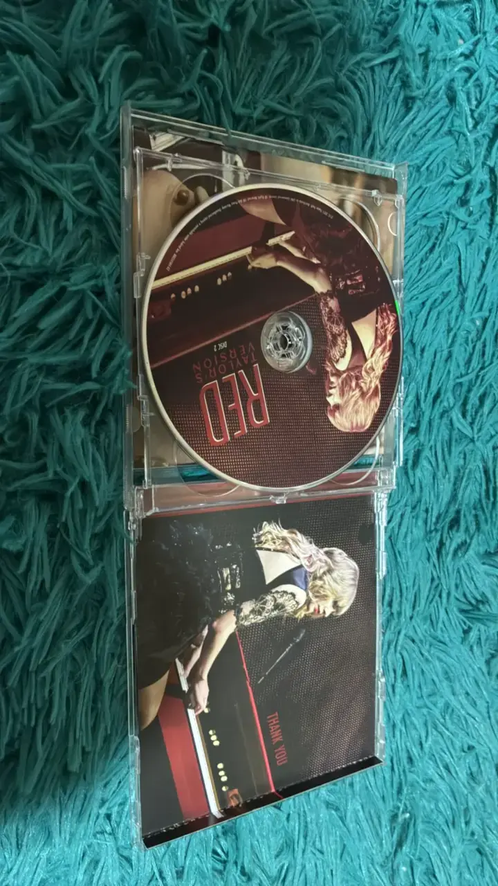 CD Red Taylor's Version en excelente estado - 3