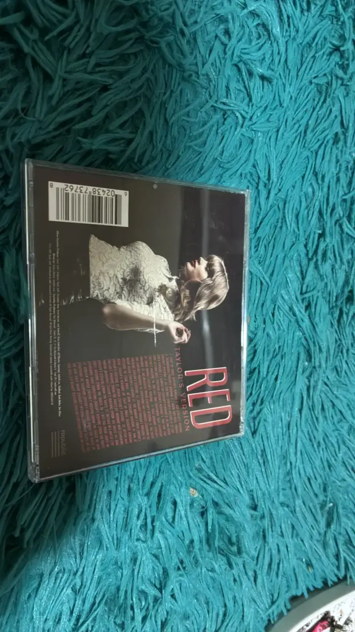 CD Red Taylor's Version en excelente estado - 4