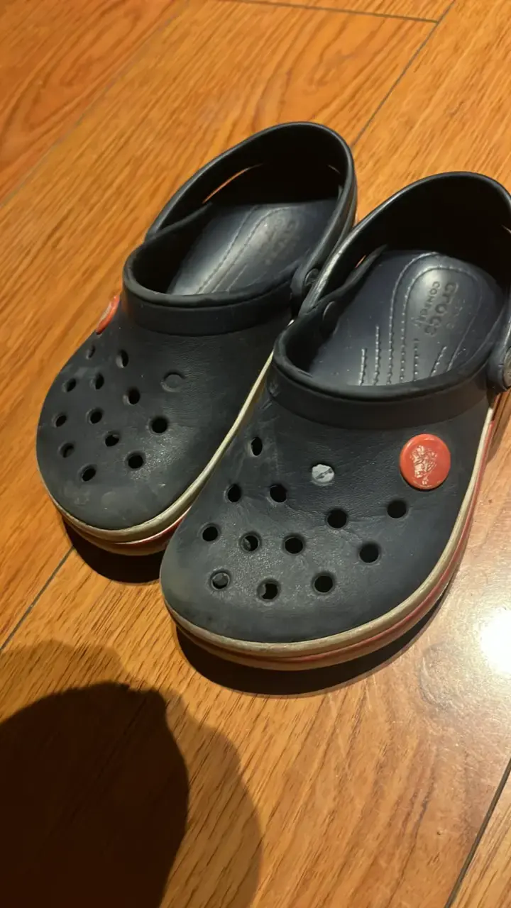 Crocs clásicos azul marino C9 - 1