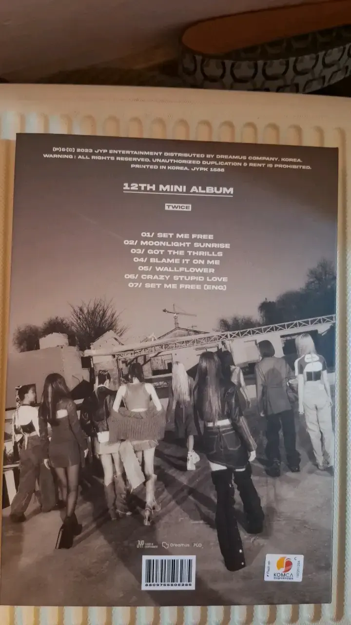Álbum de música 'Ready To Be' de TWICE - 2