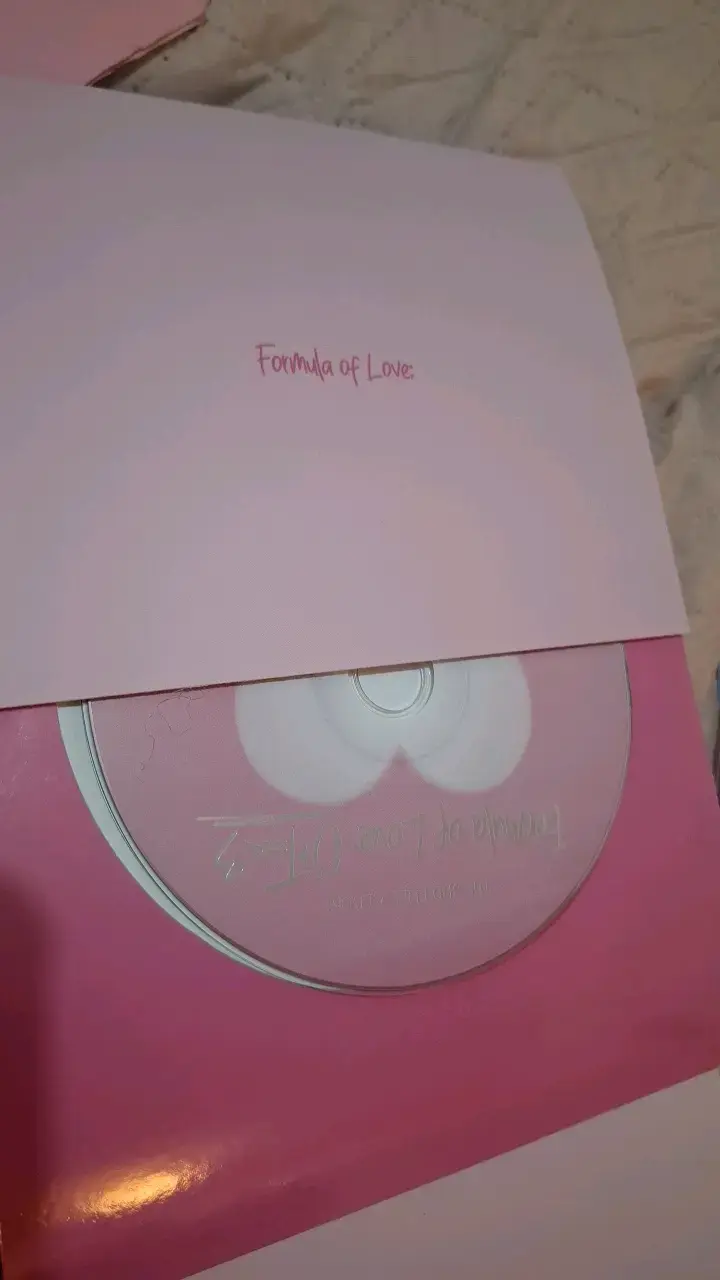 Álbum Formula of Love de TWICE - 3