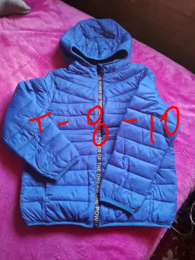 Chaqueta de niño con capucha en varios colores - miniatura 2