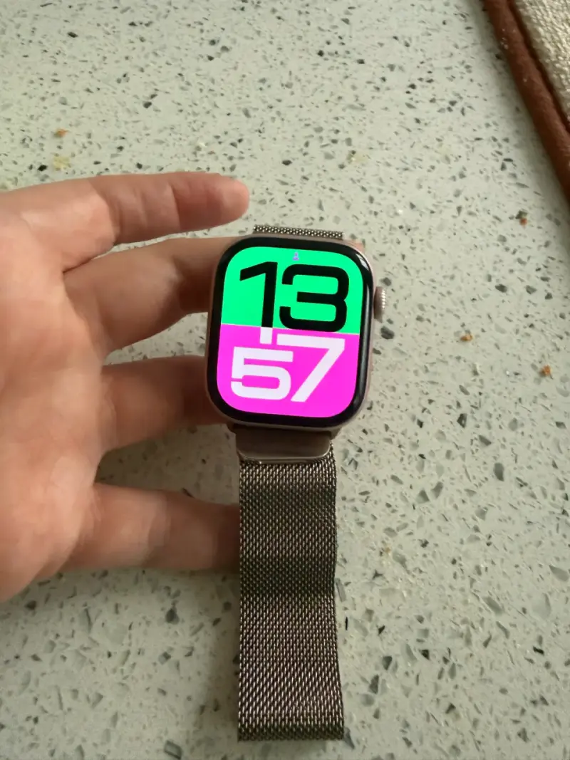 Apple Watch con correa metálica - 1