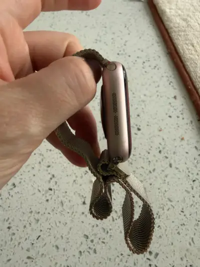 Apple Watch con correa metálica - miniatura 4