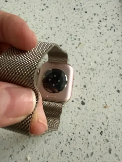 Apple Watch con correa metálica - miniatura 5