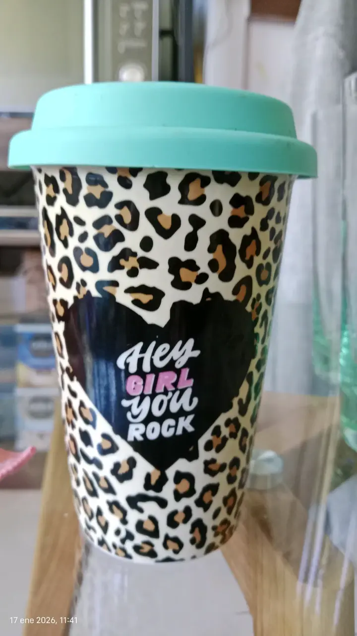 Taza térmica con diseño de leopardo y tapa verde - 1