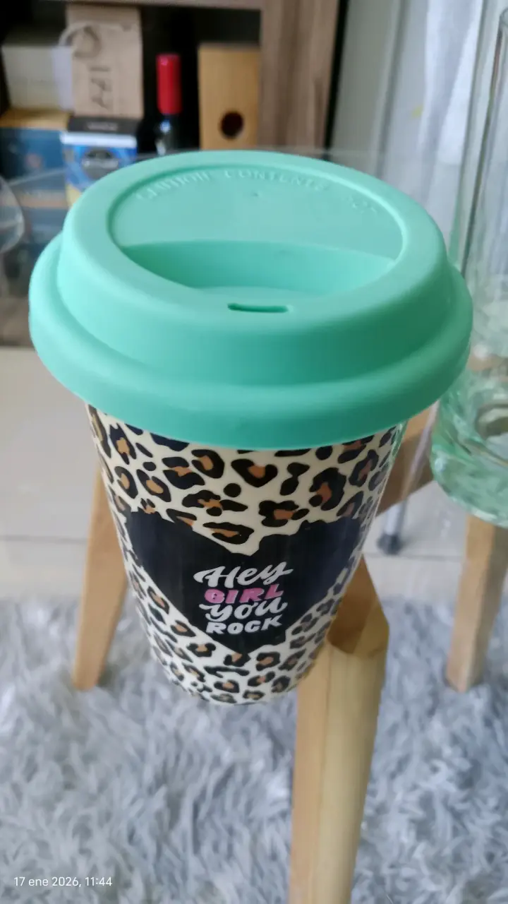 Taza térmica con diseño de leopardo y tapa verde - 2