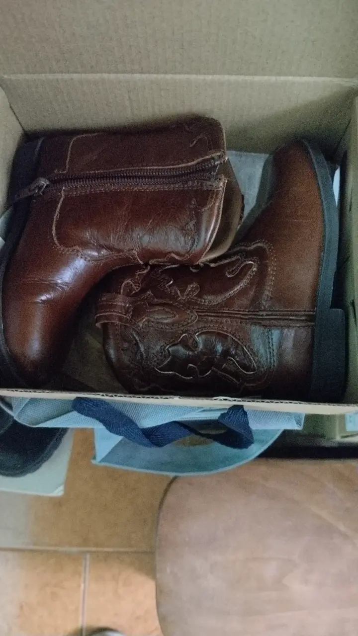 Botines de cuero marrón para niña Zara.