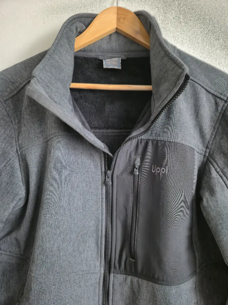 Chaqueta impermeable gris Lippi con bolsillo - 3