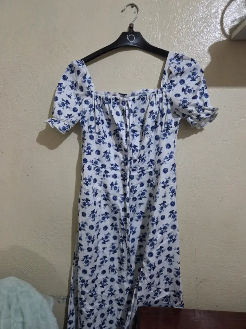Vestido largo floral blanco y azul