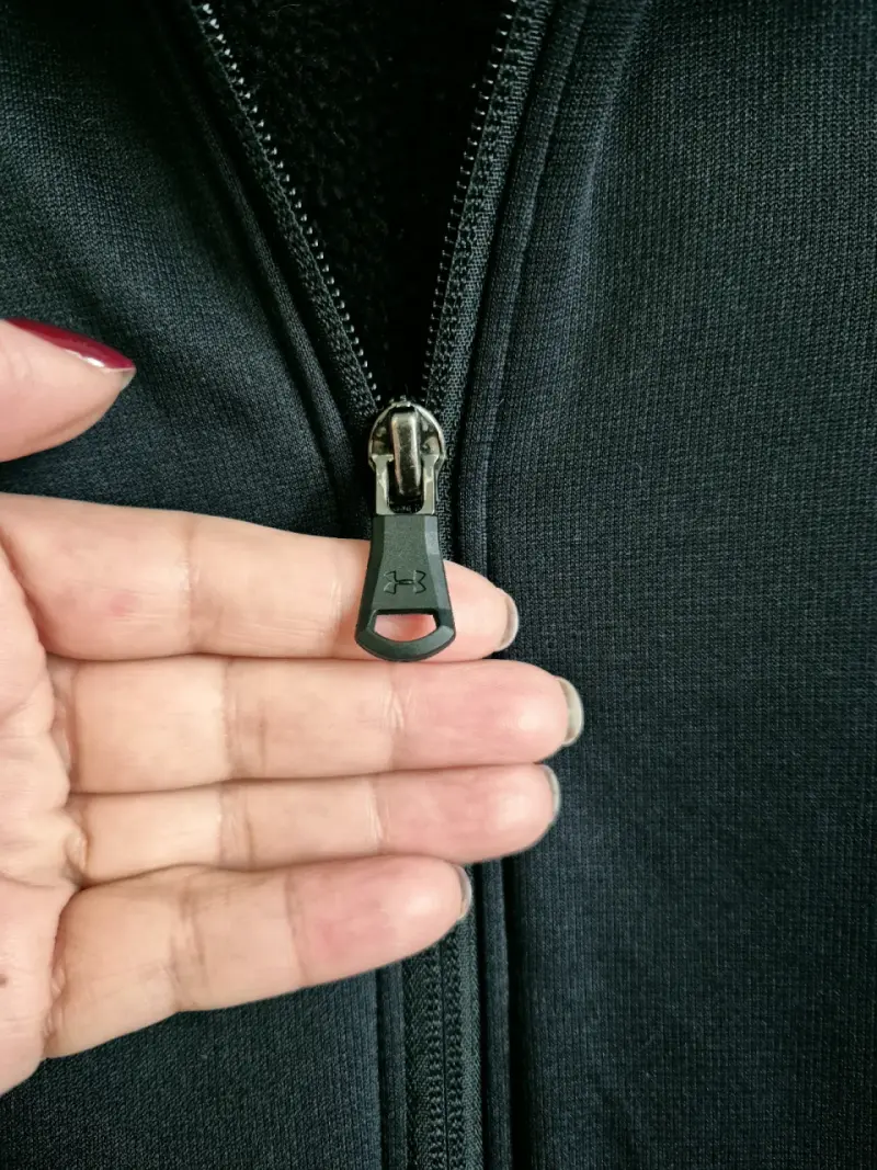 Polerón Negro Hombre Under Armour con Cierre - 3
