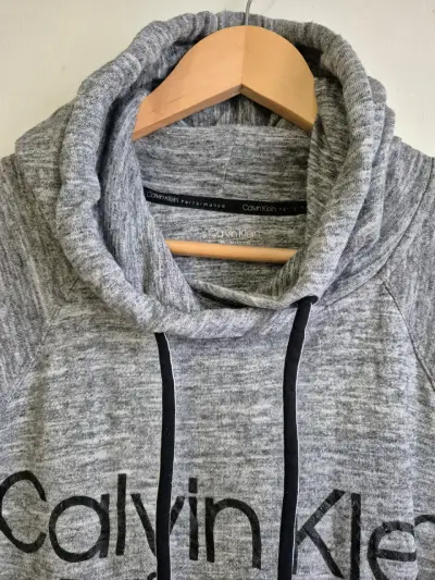 Polerón Calvin Klein Performance gris para mujer - miniatura 3