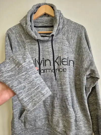 Polerón Calvin Klein Performance gris para mujer - miniatura 4