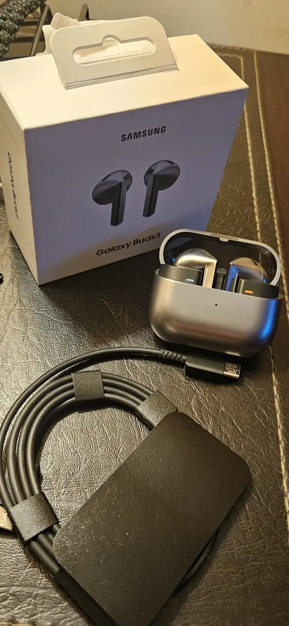 Audífonos Inalámbricos Samsung Galaxy Buds3 - 2