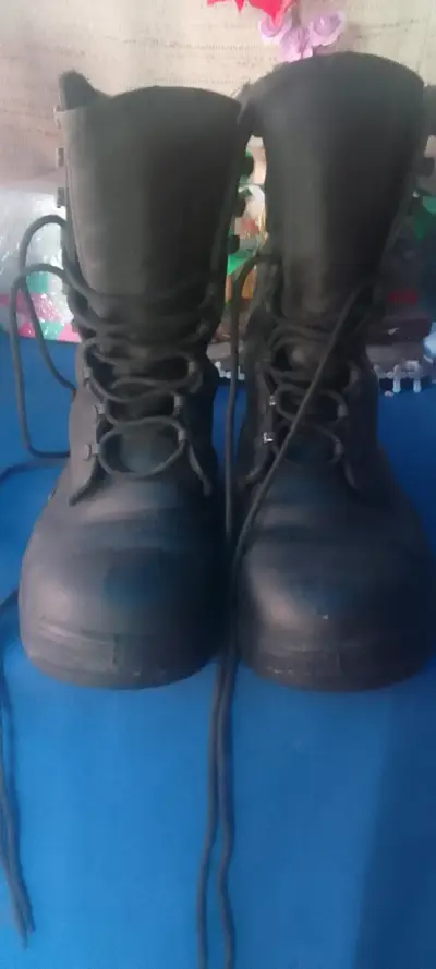 Botas militares negras de cuero - miniatura 1
