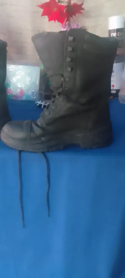Botas militares negras de cuero - miniatura 2