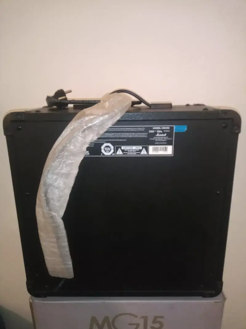 Amplificador Marshall MG15 (Clean x Overdrive) - 1