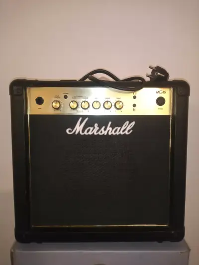 Amplificador Marshall MG15 (Clean x Overdrive) - miniatura 2