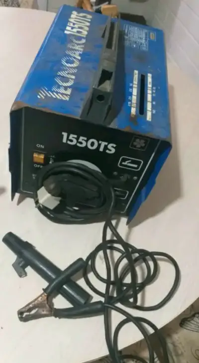 Soldadora Tecnoarc 1550TS con máscara - miniatura 3