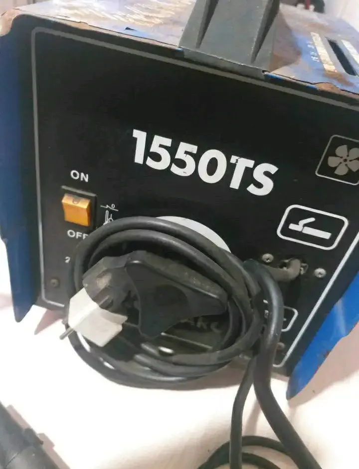 Soldadora Tecnoarc 1550TS con máscara - 4