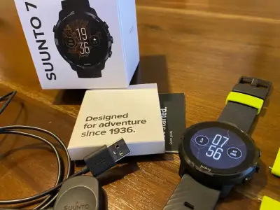 Reloj inteligente Suunto 7 con correas intercambiables - miniatura 1