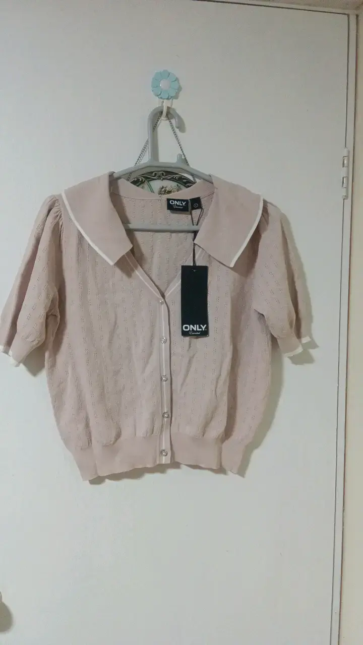 Blusa beige con cuello Peter Pan de Only