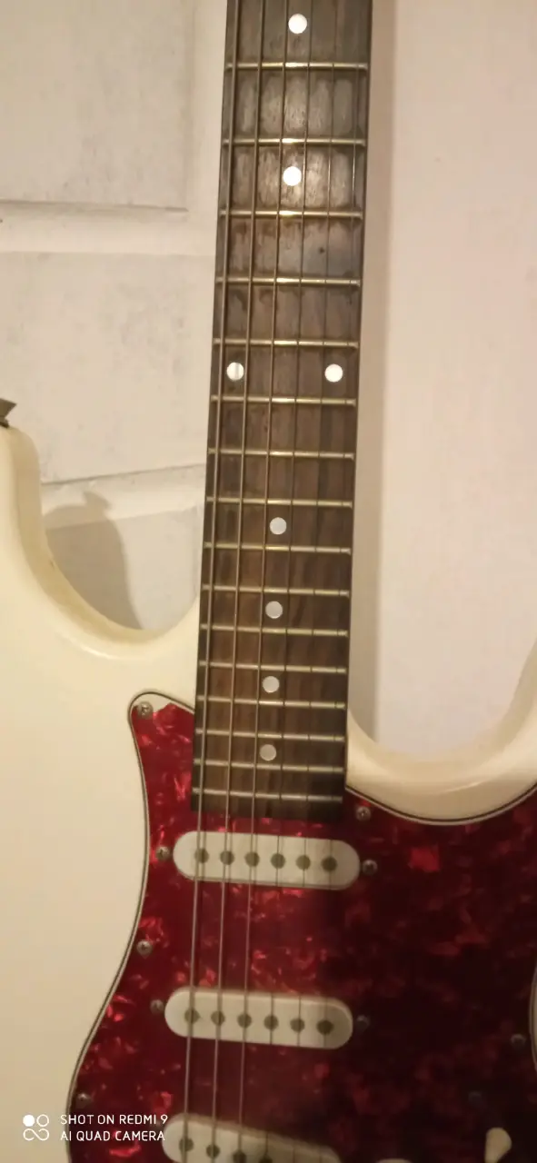 Guitarra eléctrica Scorpion blanca - 4