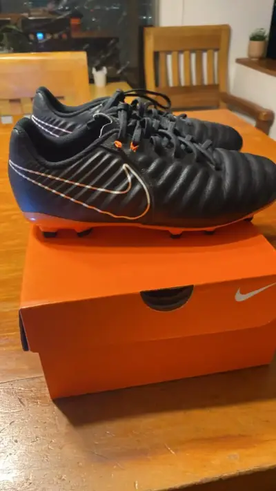 Botines Zapatos de fútbol Nike Tiempo negros - miniatura 2