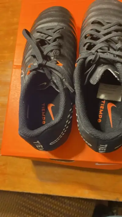 Botines Zapatos de fútbol Nike Tiempo negros - miniatura 4