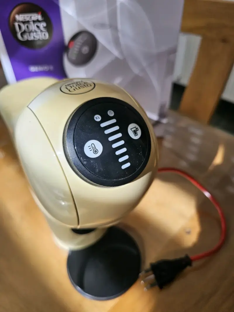 Cafetera Nescafé Dolce Gusto Genio S automática - 2