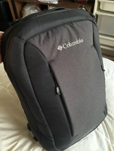 Mochila Columbia negra con compartimentos múltiples - miniatura 1