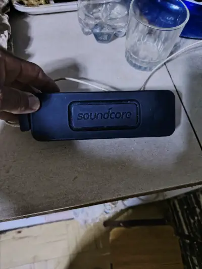 Parlante Bluetooth Soundcore portátil negro - miniatura 1